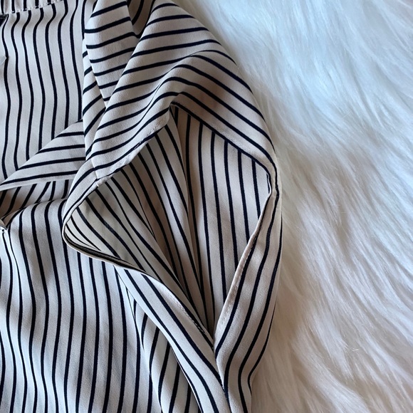 *SOLD**Banana Republic Top - Picture 4 of 6